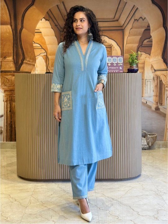 Women Ethnic Motifs Embroidered Regular Thread Work Kurta with Trousers